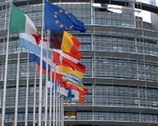 Divario retributivo tra i generi: il Parlamento chiede sanzioni più severe